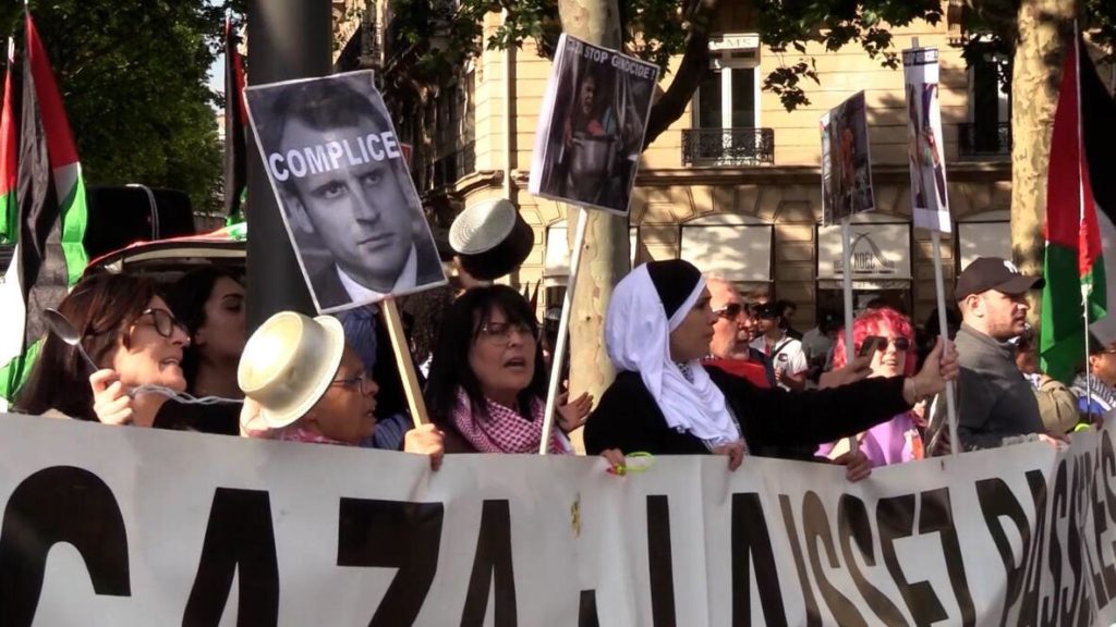 Paris’te Mısır Büyükelçiliği önünde Gazze için protesto: “Tırları geçirin, soykırımı durdurun”