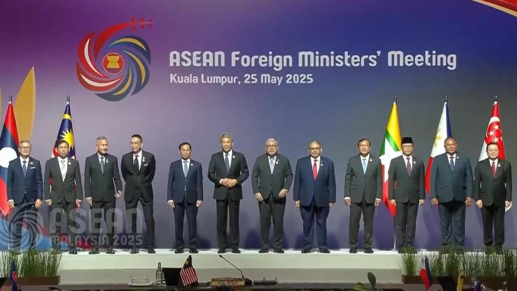 ASEAN dışişleri bakanları Kuala Lumpur’daki AMM toplantısında bir araya geldi