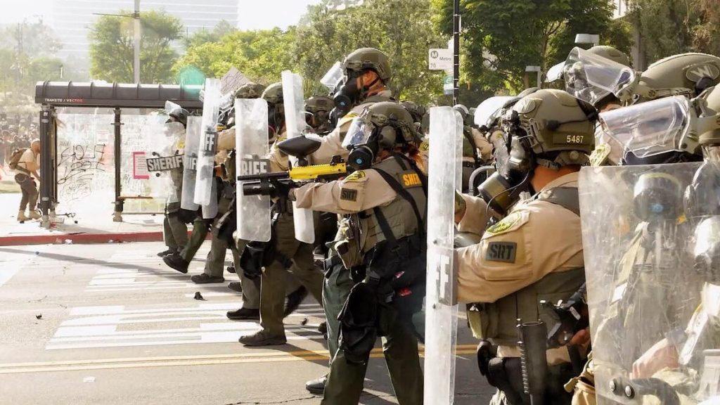Los Angeles’ta göçmen karşıtı baskılara protesto: Eylem şiddete dönüştü