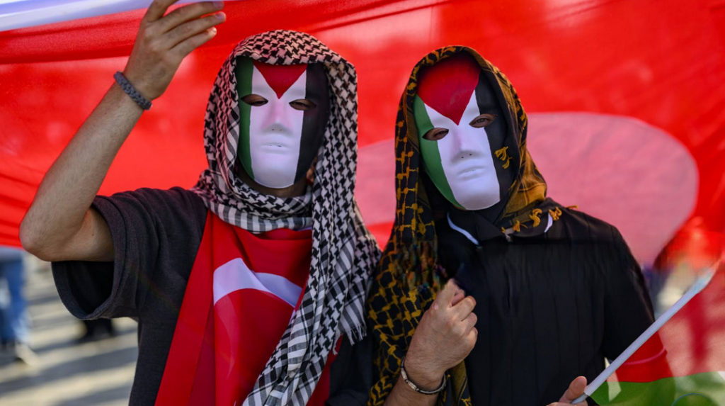 İstanbul Üsküdar’da Filistin için binlerce kişilik protesto: “İnsanlığın Onuru Ayaklar Altında”
