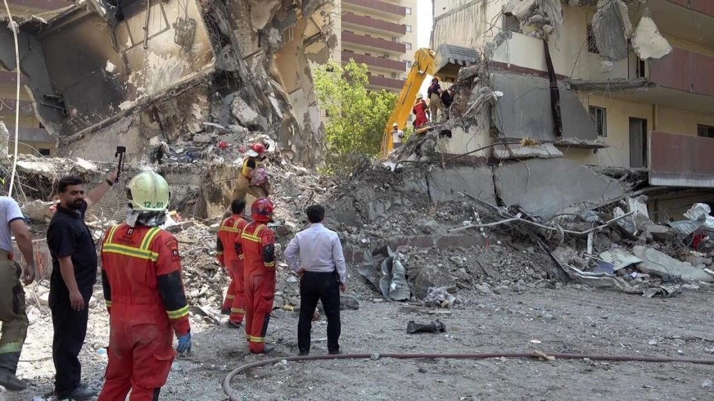 İsrail saldırısında Tahran’da bina yerle bir ldu: 60 ölü