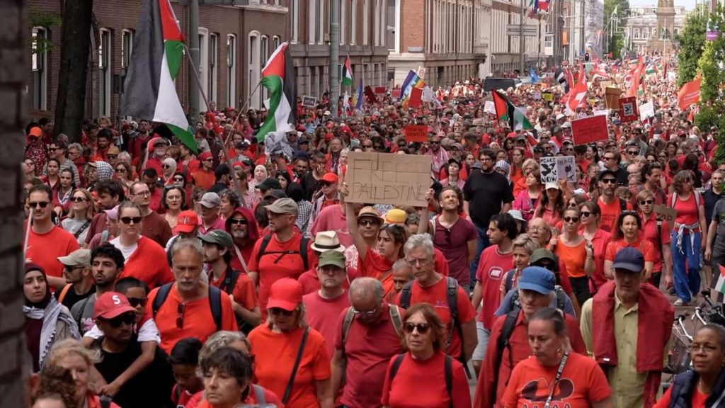 Lahey’de tarihi protesto: 150 bin kişilik kırmızı çizgiyle İsrail’e tepki