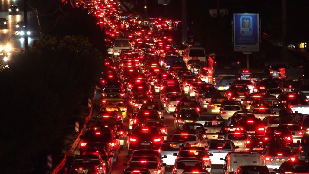 Tahran’da kaos: İsrail saldırıları sürerken İranlılar şehri terk ediyor
