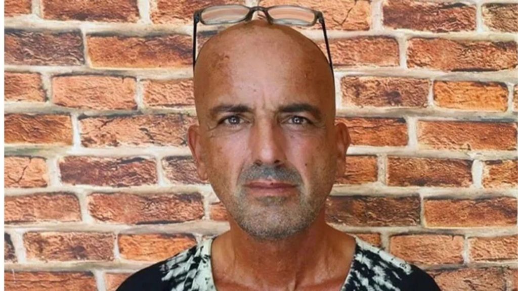 Türk kaptan 40 saat boyunca yüzerek hayata tutundu