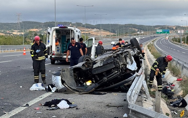 Gurbetçi aile kaza geçirdi: Anne öldü, baba ve 3 çocuğu yaralandı