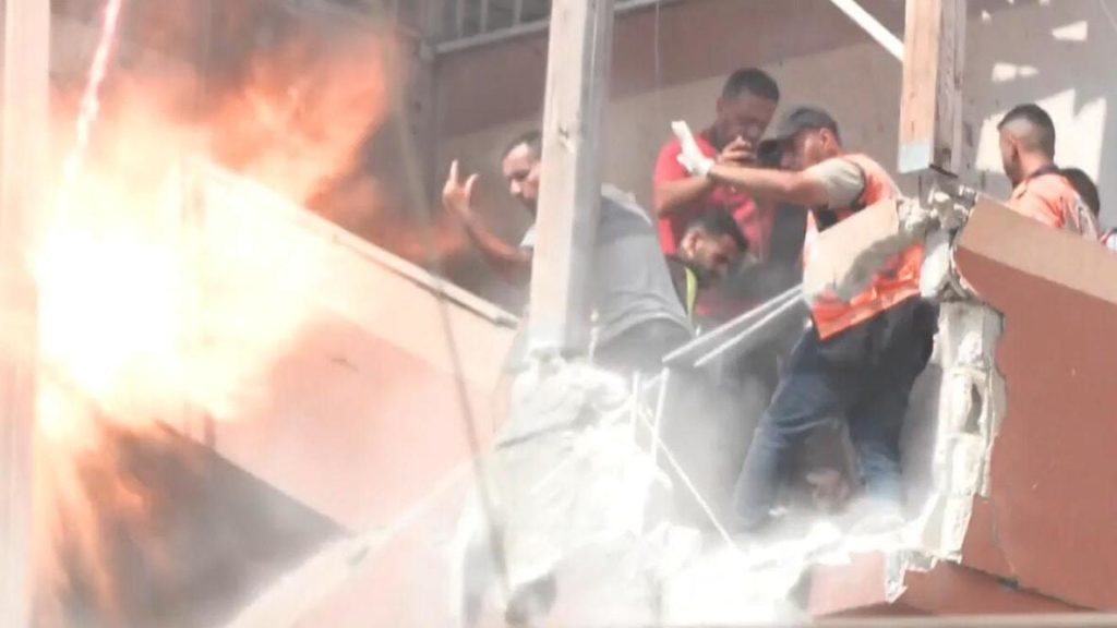 Gazze’de hastaneye saldırı: 20 ölü, aralarında gazeteciler de var