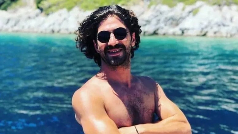 Ünlü sporcu suya atlayınca boynu kırılıp öldü