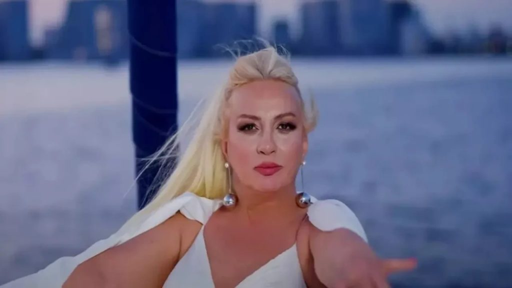 Şarkıcı Ayla Başar hayatını kaybetti