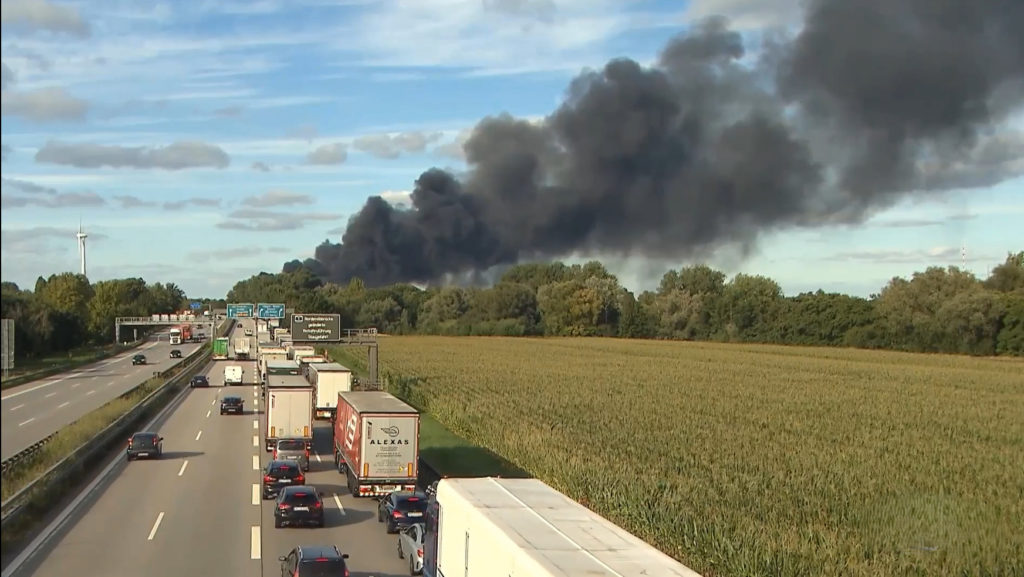 Hamburg liman bölgesinde patlama: Üç yaralı