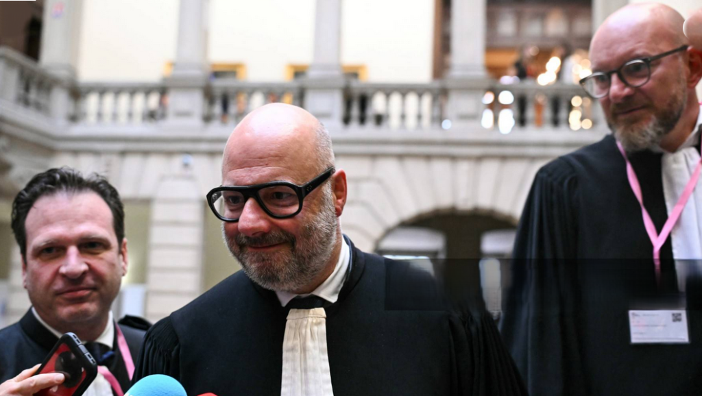 Fransa’da 30 hastayı zehirlemekle suçlanan anestezist hâkim karşısında