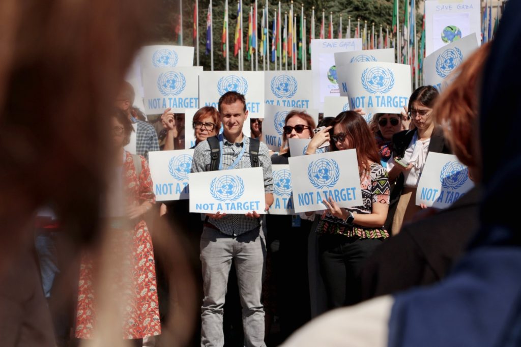 BM çalışanları öldürülen meslektaşları andı