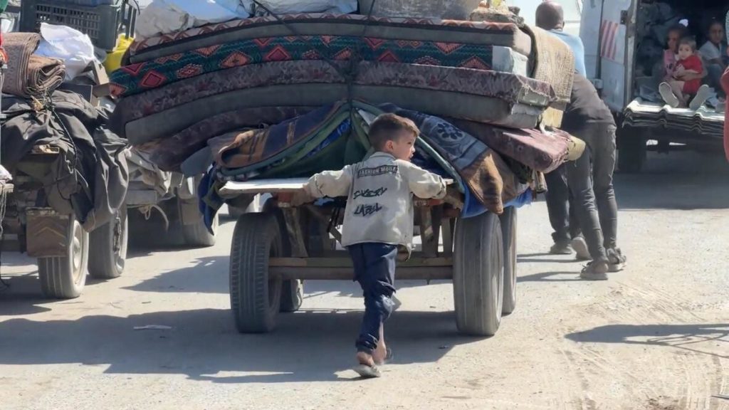 Gazze’de siviller güneye kaçmaya devam ediyor