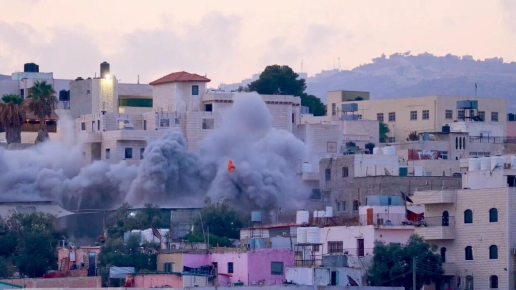 İsrail ateşkesi ihlal etti, 25 kişiyi öldürdü!