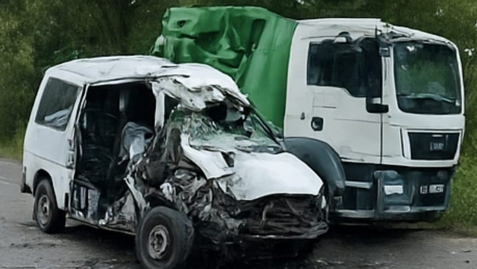 Ostercappeln’de feci kaza: Çöp Kamyonu ile Minibüs çarpıştı