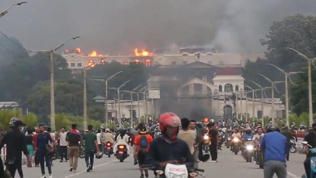 Katmandu’da Parlamento ve Prachanda’nın evi ateşe verildi: Sosyal medya yasağı öfkeyi büyüttü