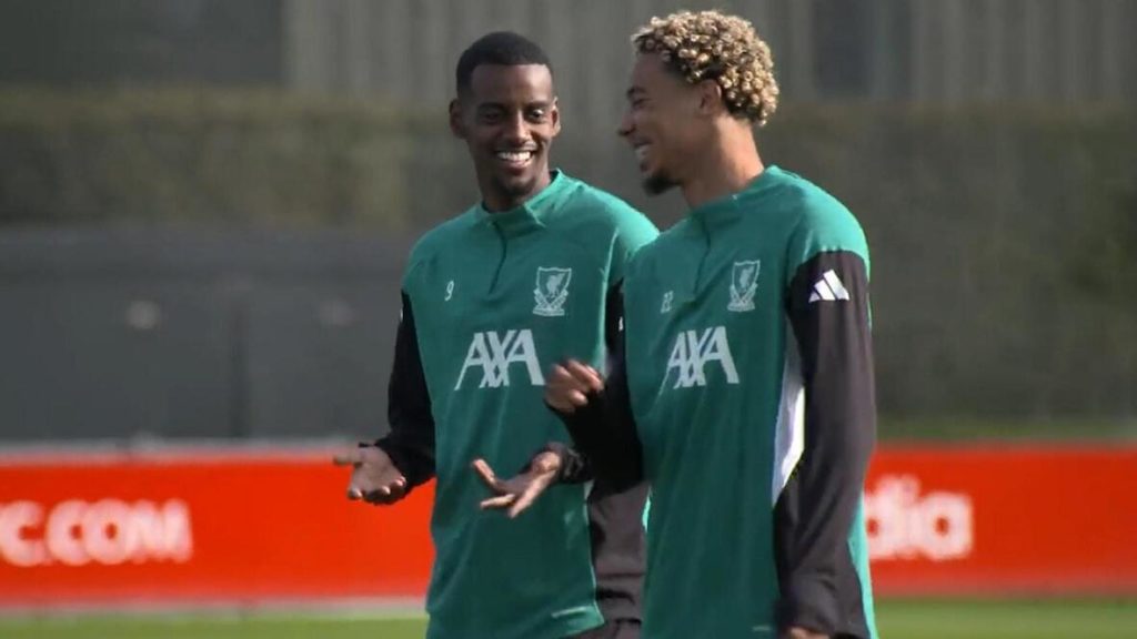 Liverpool, Galatasaray maçı öncesi İstanbul’a uçtu