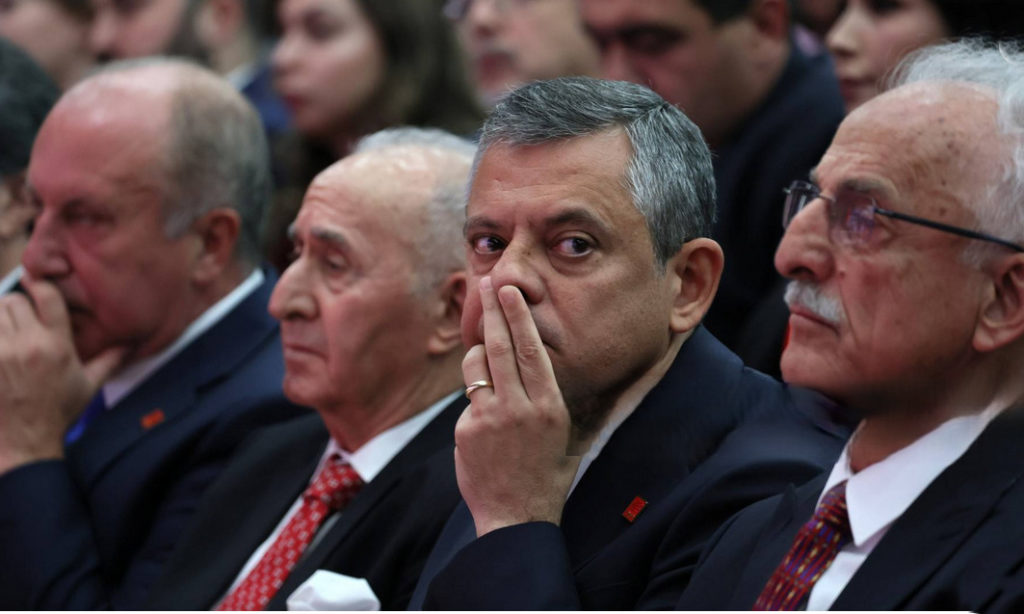 CHP Olağanüstü Kongresinde liderlik mücadelesi: Özgür Özel yeniden seçiliyor