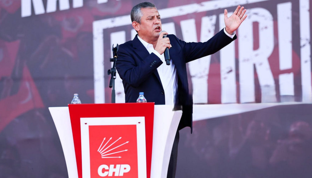 Ankara’da kritik CHP davası ertelendi: “Siyasi darbe” tartışmaları büyüyor