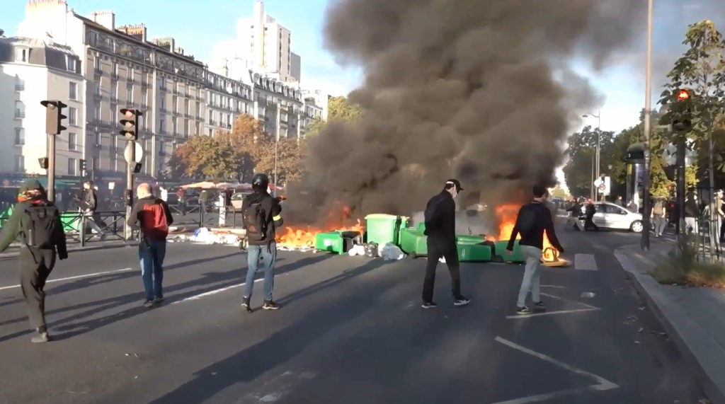 Fransa’da Macron’a karşı öfke büyüyor