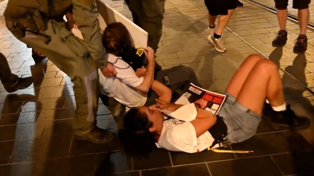 İsrail halkı Netanyahu’yu protesto etti