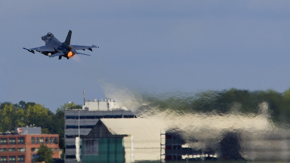 ABD ve Kanada, Alaska üzerinde Rus jetlerini izledi