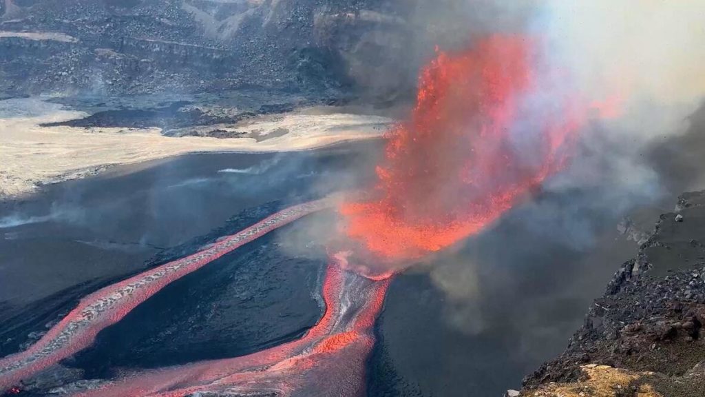 Hawaii’de Kilauea Yanardağı 32. kez patladı
