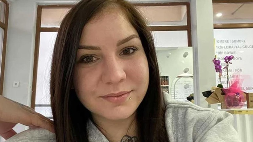 Genç kadını yüksek sesle müzik dinledi diye katletti