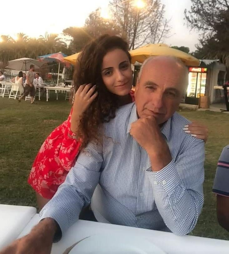 Kızıyla konuşurken sel sularına kapıldı