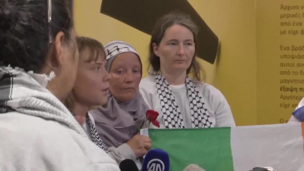 Greta Thunberg İsrail tarafından sınır dışı edildikten sonra Yunanistan’a geldi
