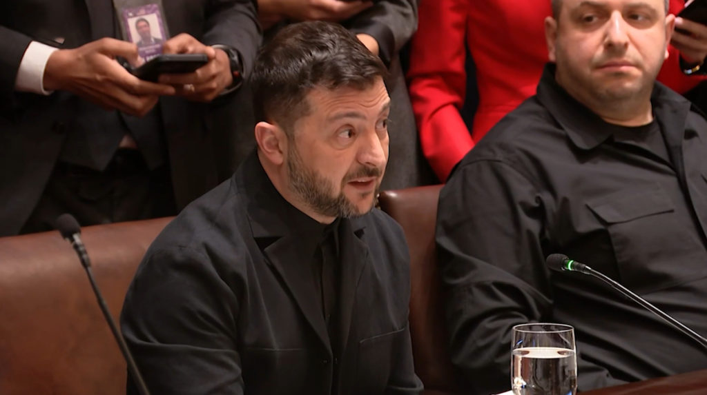 Zelenskiy Macron ile Paris’teki görüşmede barış planını değerlendirdi