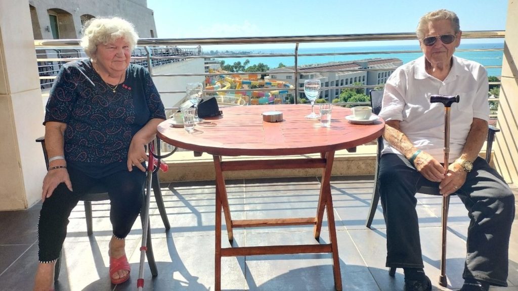 Alman çift Antalya’da: 28 senedir aynı otel, aynı oda, aynı masada tatil