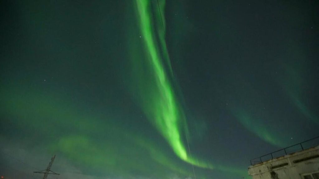 Murmansk semalarında görkemli Kuzey Işıkları