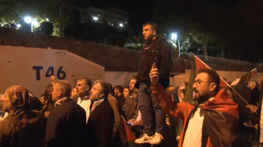 İstanbul’da İsrail Konsolosluğu önünde Gazze filosuna destek gösterisi