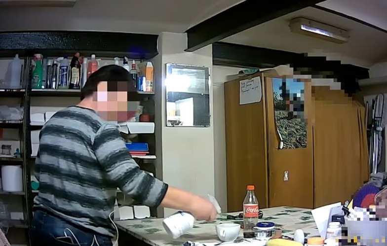 İntikam için arkadaşının çayına zehir kattı