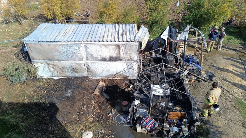 1 yaşındaki bebek yanarak öldü, anne yaralı