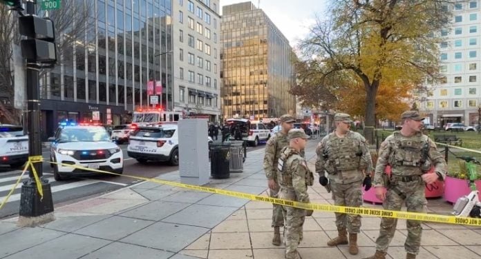 Washington’da vurulan iki ABD askerinden biri öldü