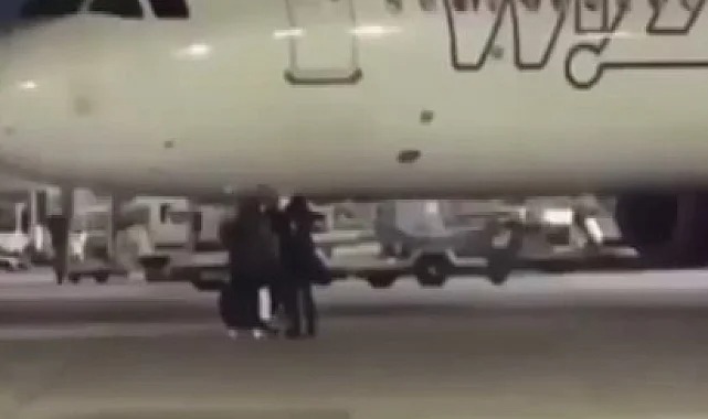 Almanya’da uçağı kaçıran yolcular piste koştu