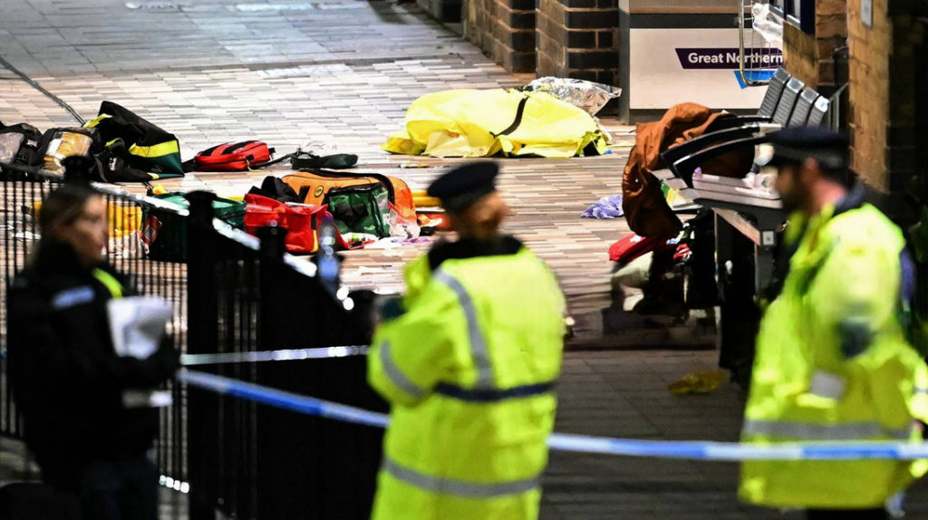 İngiltere’de trende bıçaklı saldırı: 10 yaralı, ikisi ağır