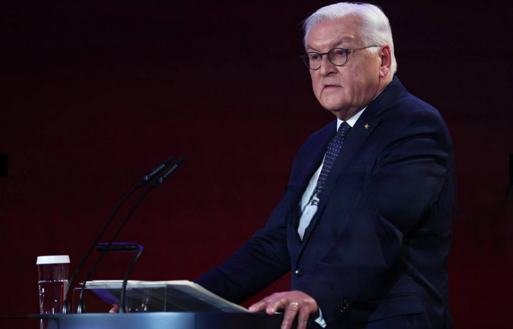 Almanya Cumhurbaşkanı Steinmeier’den demokrasiye uyarı: “Özgürlük duvarının yıkıldığı gibi, demokrasi de yeniden inşa edilmeli”