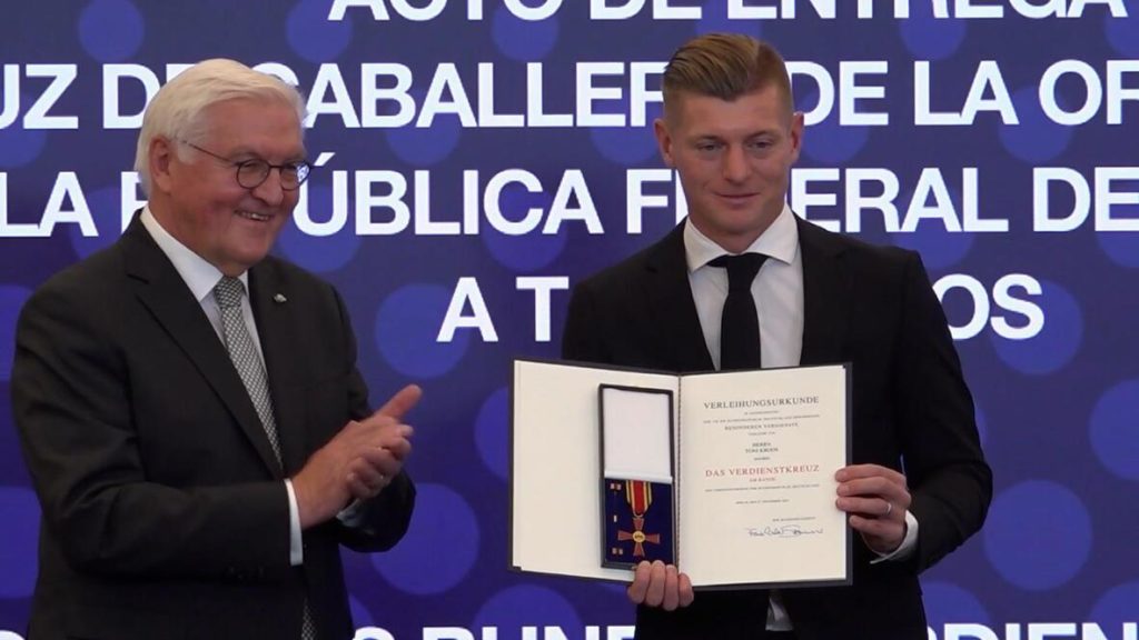 Steinmeier, Toni Kroos’a liyakat nişanı verdi