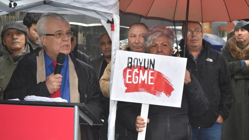 Köln’de TELE1 ve Merdan Yanardağ için dayanışma eylemi