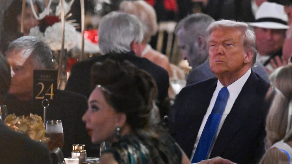 Trump yönetimi Beyaz Saray’da gazetecilerin erişimini kısıtladı