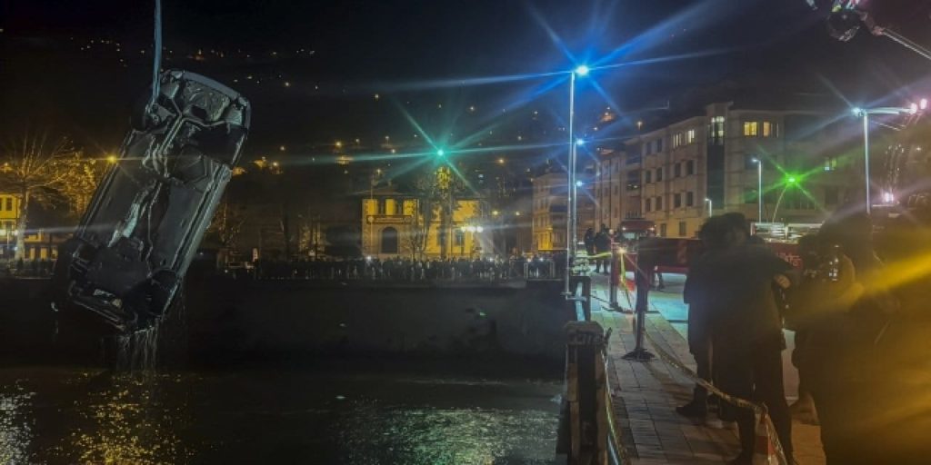 Araç nehre uçtu: 1 ölü 1 yaralı