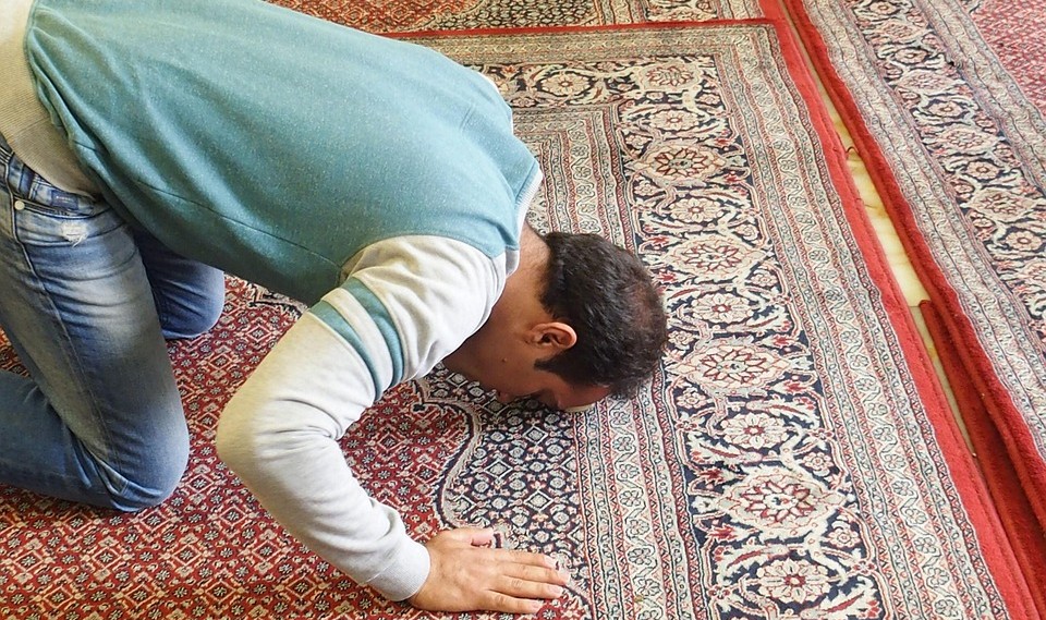 Gençlerin İslam’a olan güveni Katolik kilisesini geride bıraktı