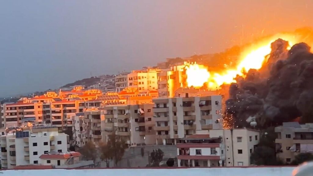 İsrail, Lübnan’ın güneyinde Qanarit’e yoğun hava saldırısı düzenledi