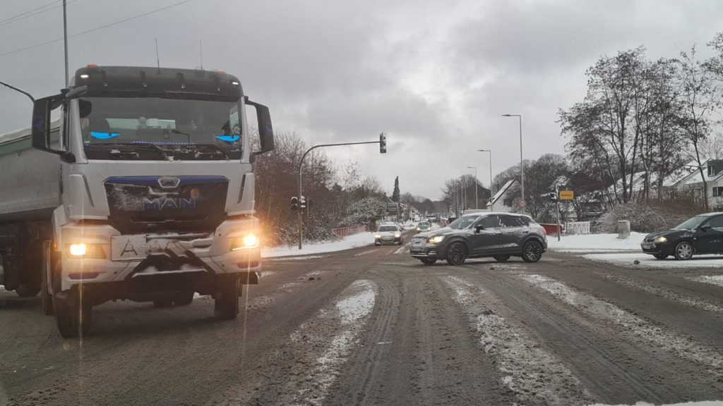 Almanya’da kar alarmı: Yoğun kar ve buzlanma yüzlerce kazaya yol açtı