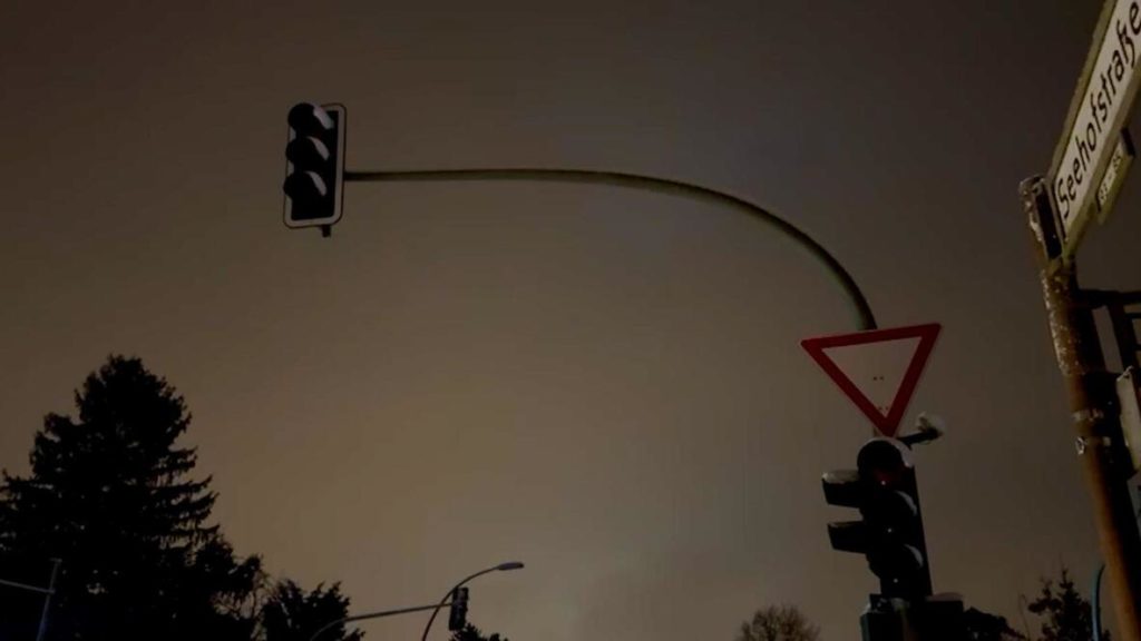 Berlin’in güneybatısında geniş çaplı elektrik kesintisi: 50 binden fazla hane etkilendi