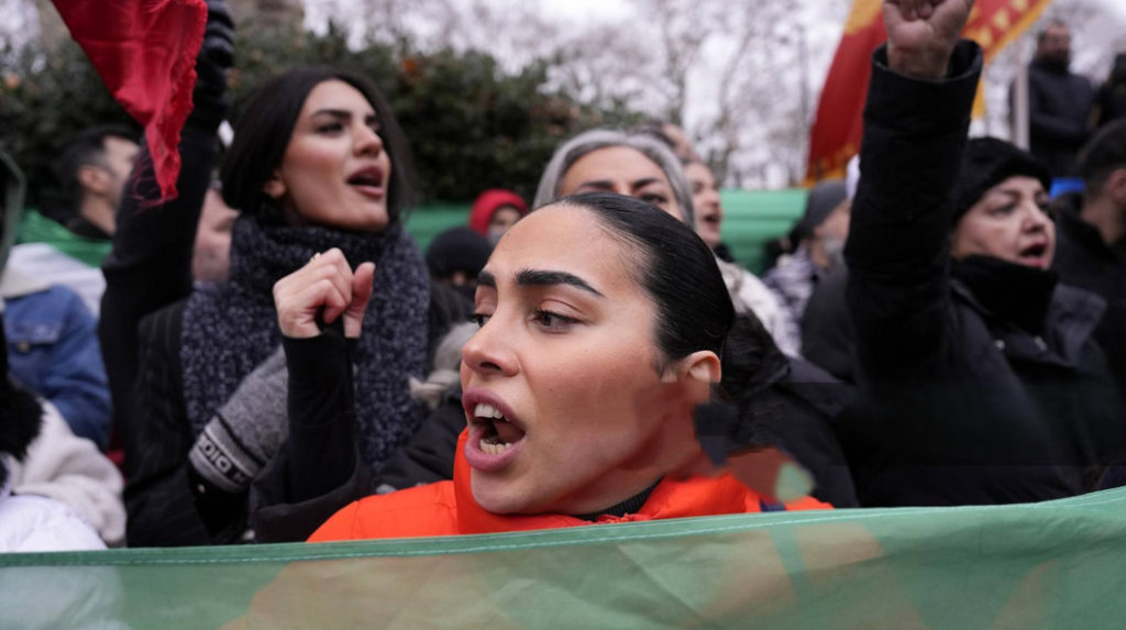 Dünya kentlerinde İran protestolarına destek gösterileri