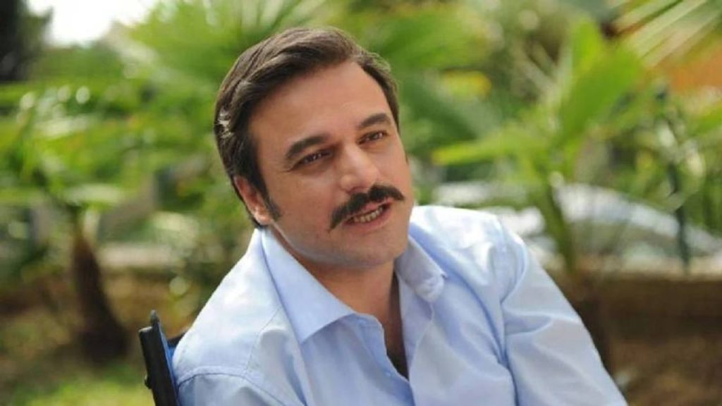 Ünlü oyuncu Ufuk Özkan bir kez daha hastaneye kaldırıldı