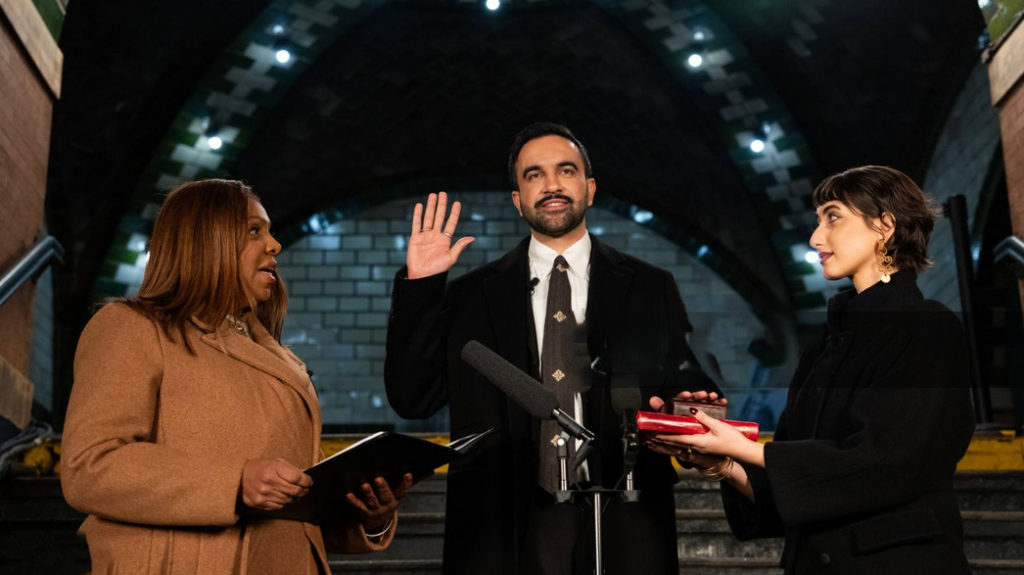 New York’ta tarihi yemin: Zohran Mamdani Kur’an’a el basarak yemin etti